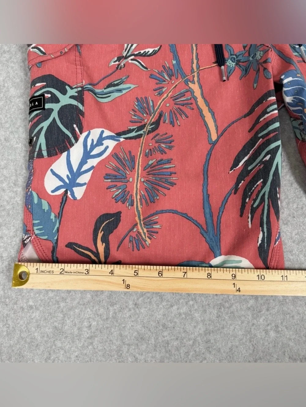 VISSLA Red Coral Floral Men's Swim Board Shorts Swim Trunks Tropical Size 36 - Picture 14 of 14